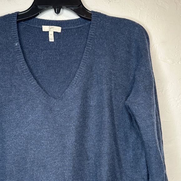 Joie Deep Blue V-Neck Sweater Size XS Cozy and Soft! - Picture 5 of 10